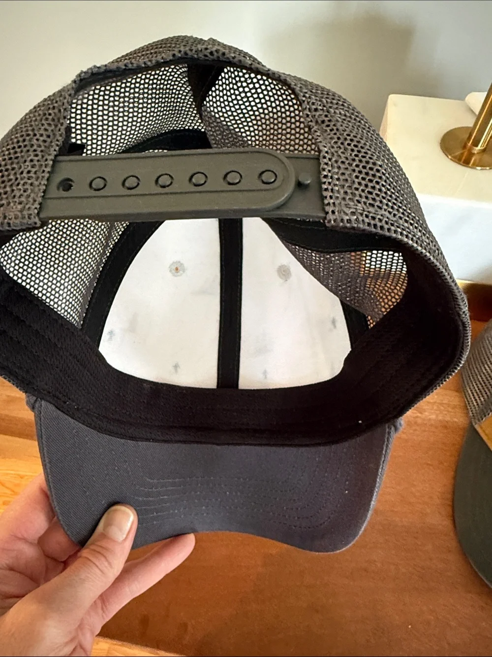 Cute hat with skiers! EUC